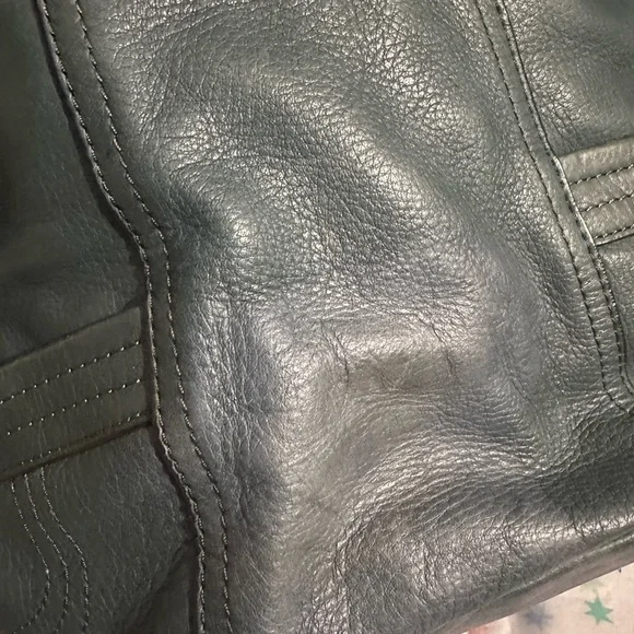 B. Makowsky Green Leather bag with Leopard Print Interior - Picture 6 of 9